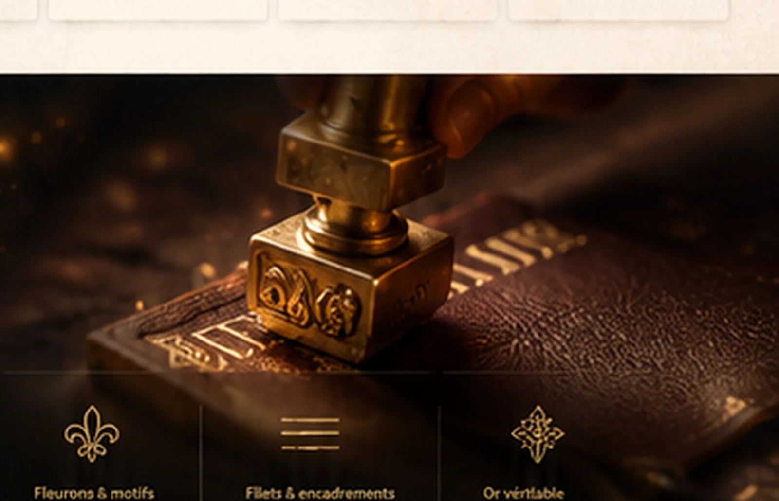Outil de dorure à chaud appliquant un titre sur une couverture